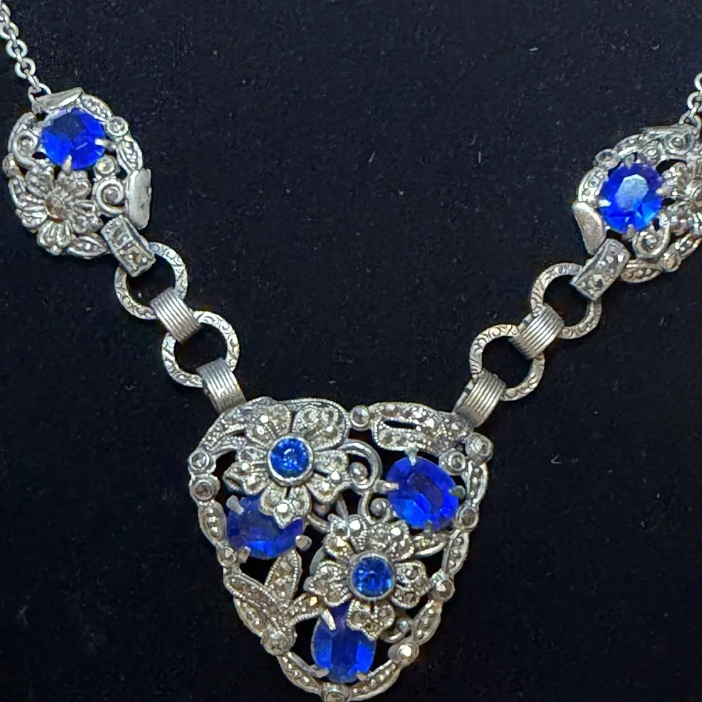Chic Silver Necklace with Blue‎ Accents